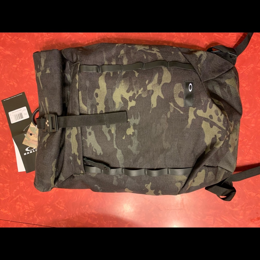 Oakley roll top pack - Picture 1 of 3